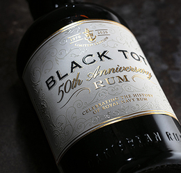 Iba 5000 fliaš pre celý svet. Zoznámte sa s Black Tot 50th Anniversary!