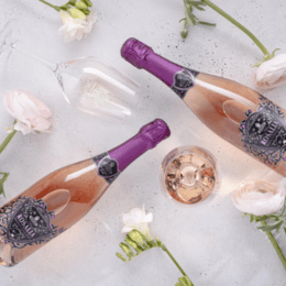 Přidejte ke květinám něco extra! 14 tipů na originální alko dárek k MDŽ