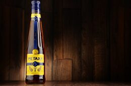 Vôňa muškátu, slnko a grécke ostrovy. Odhaľte kúzlo Metaxy