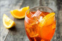 Najnovší hit sa volá Aperol spritz. Odkiaľ prišiel a ako ho pripravíte?