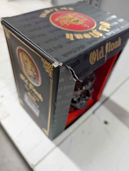Old Monk The Legend 1l - poškozený obal