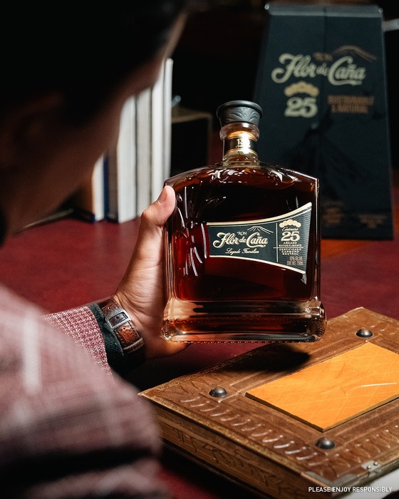 Flor de Caña 25