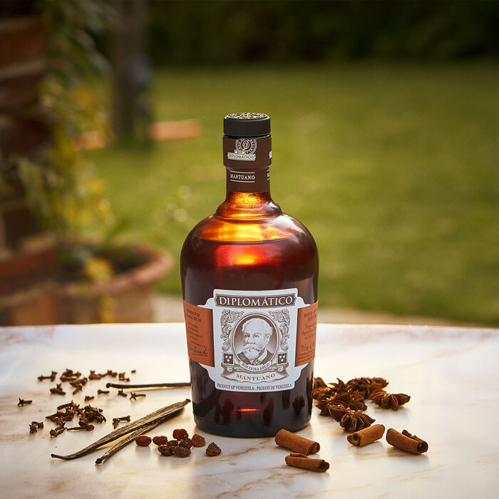 Diplomático Mantuano v tubě