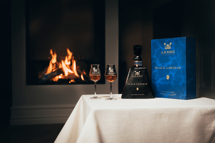 A.H. Riise Black Larimar