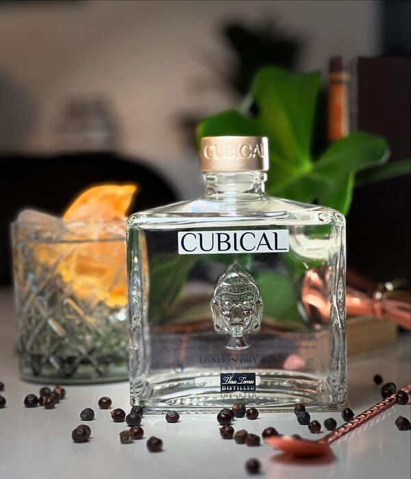 Cubical Premium + glass