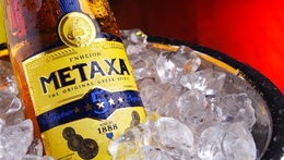 The scent of muscat, sunshine and Greek islands, discover the magic of Metaxa