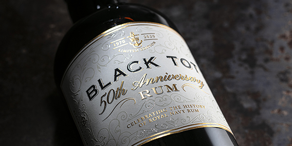 Jenom 5000 lahví pro celý svět. Seznamte se s Black Tot 50th Anniversary!