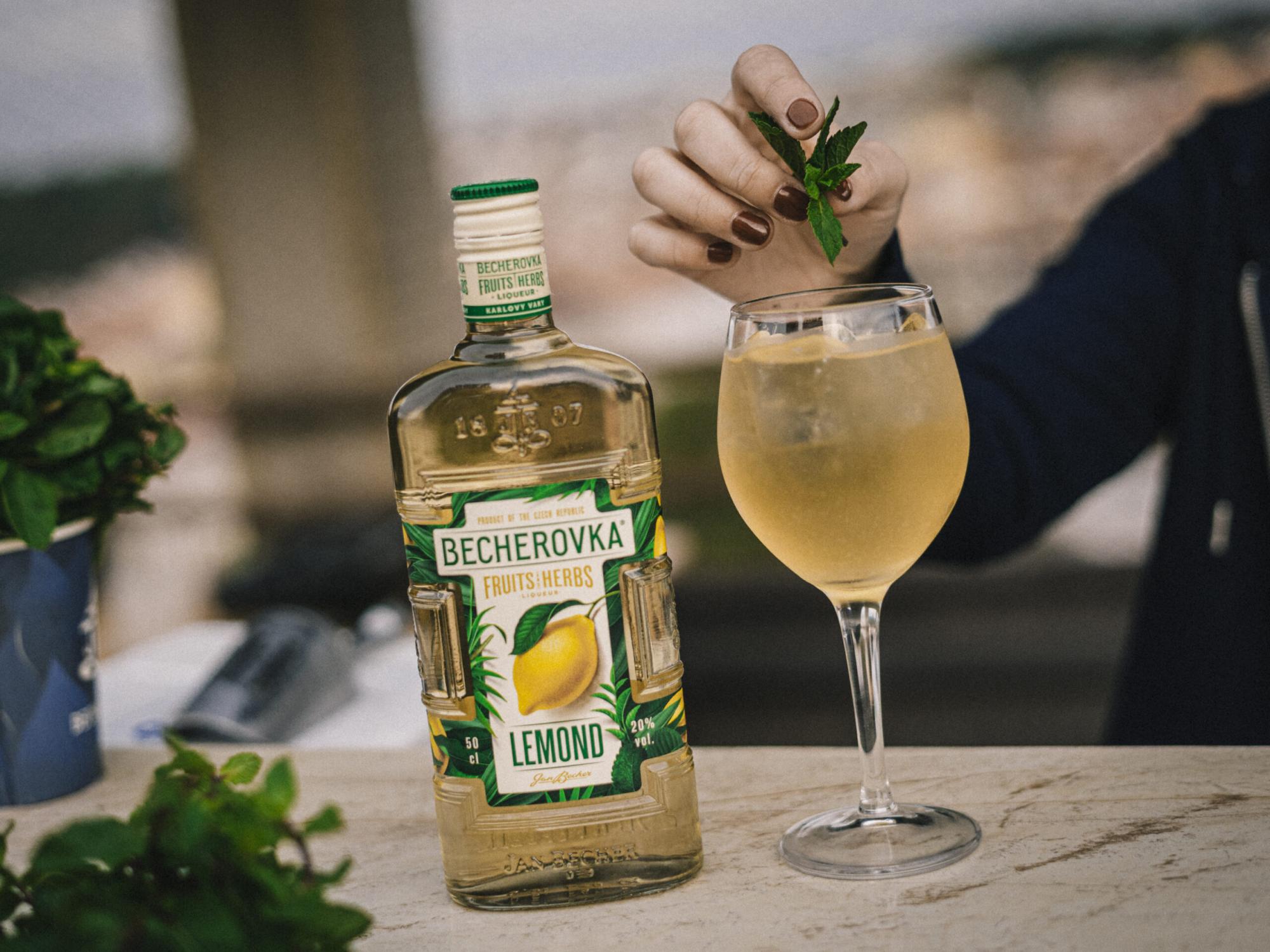 Becherovka Lemond 0,5l - Herbal liqueurs | Bondston