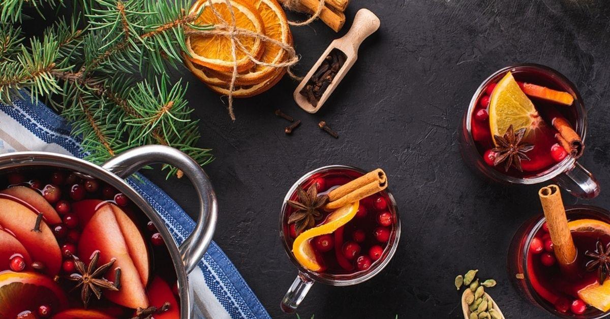 Hot red punch made from wine with the aroma of star anise and vanilla | Bondston