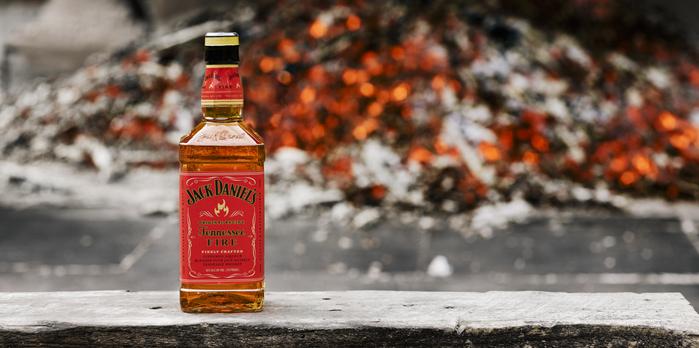 Jack Daniel's Fire + 2 glasses - Gift set with glasses | Bondston