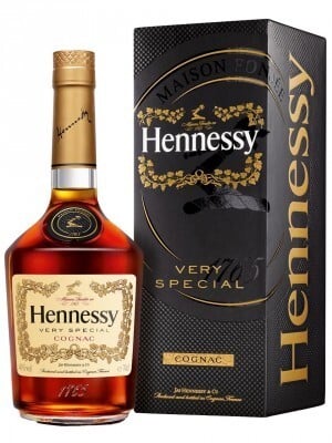 Hennessy VS v kartonku