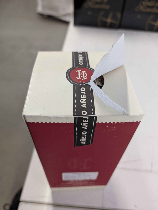 Herradura Añejo - poškodený obal