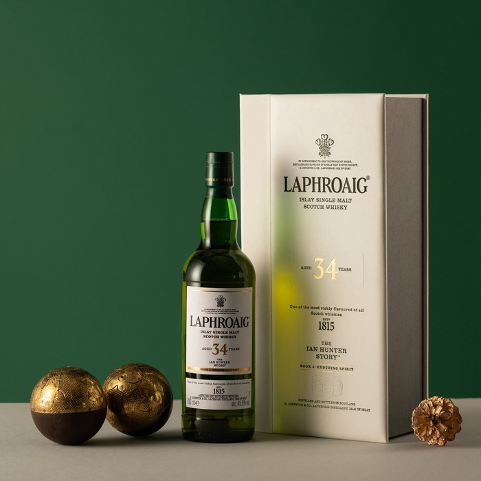Laphroaig 33 Year Old The Ian Hunter Story Book 3 Edition