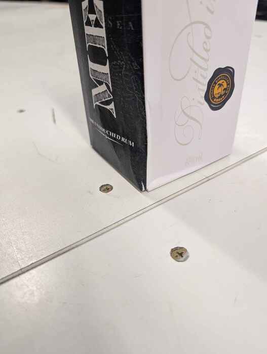 Mezan Guyana 2005 - poškodený obal