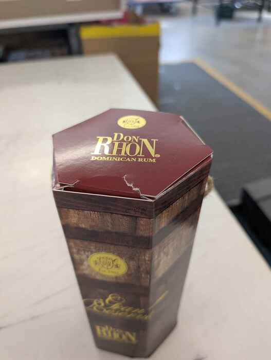 Don Rhon Gran Reserva Rum - poškozený obal