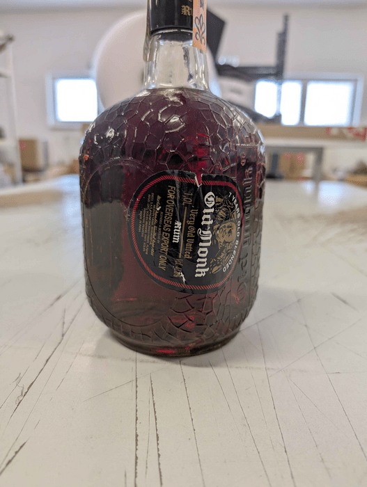 Old Monk 7 Year Old 1l - damaged