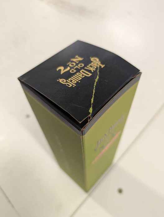 Jack Daniel&#039;s Legacy Edition - poškozený obal