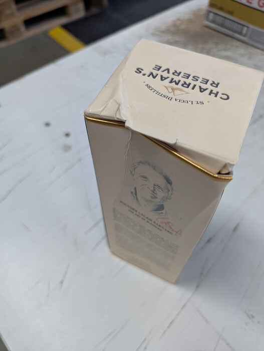 Chairman's Reserve Legacy - poškodený obal