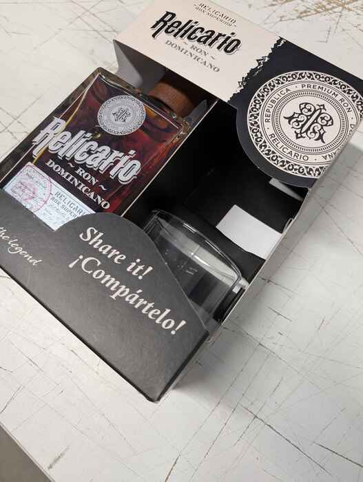 Relicario Ron Dominicano Superior + 2 poháre - poškodený obal