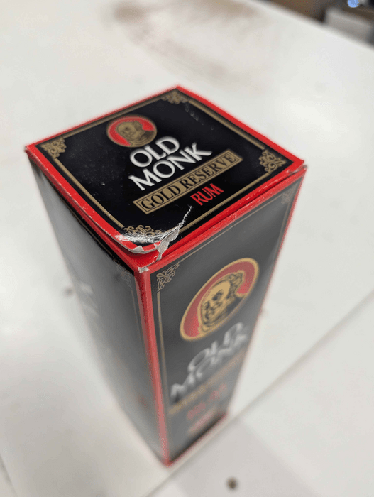 Old Monk Gold Reserve 12 ročný  - poškodený obal