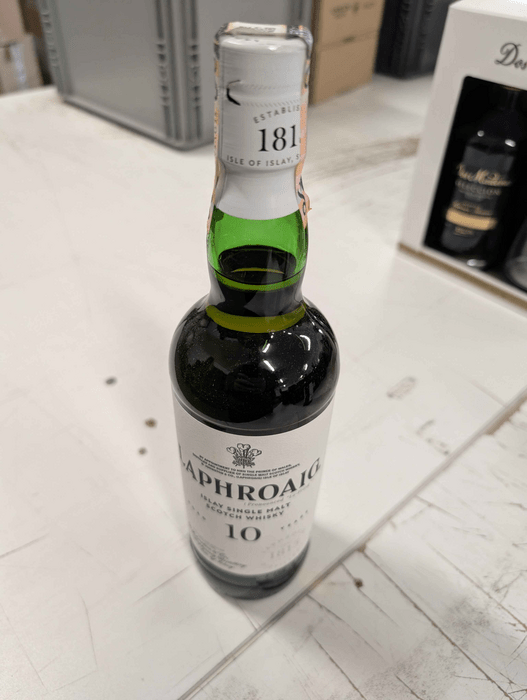 Laphroaig 10 years old - damaged box