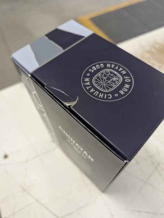 Cihuatán Xaman XO - damaged box