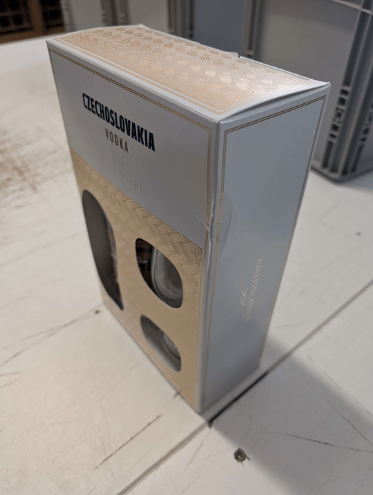 Czechoslovakia Vodka + 2 poháre - damaged box