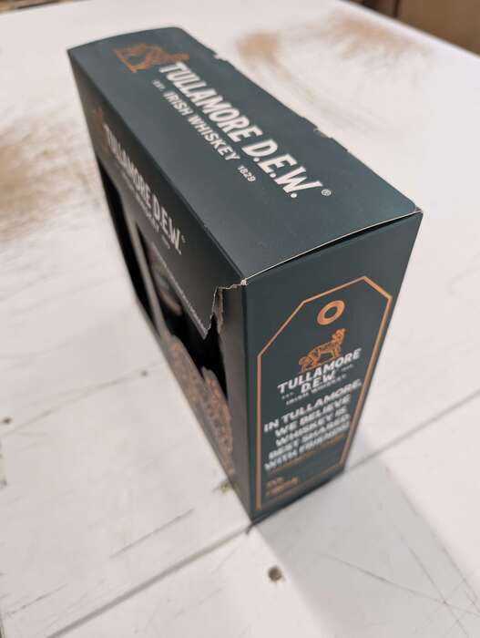 Tullamore Dew + 1 pohár - poškodený