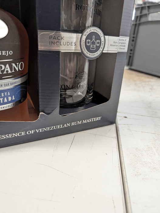 Carúpano Reserva Limitada 18 with 2 glasses - damaged packaging