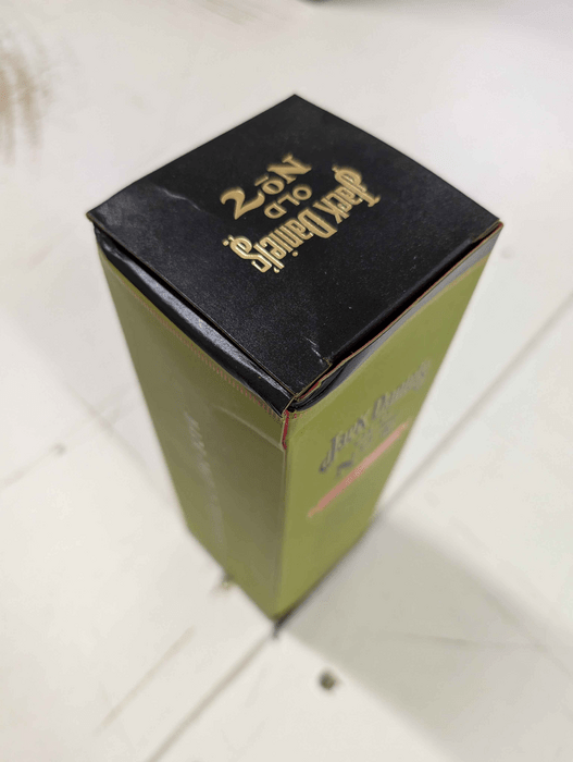 Jack Daniel&#039;s Legacy Edition - poškozený obal