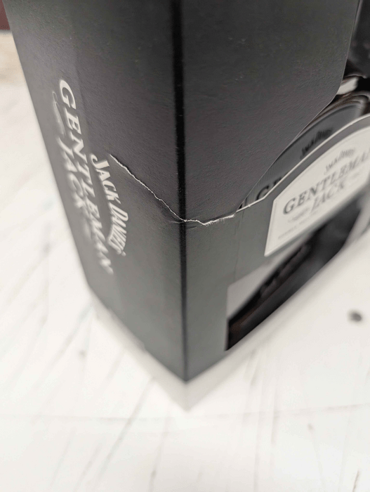 Jack Daniel's Gentleman Jack + 2 glasses - damaged packaging
