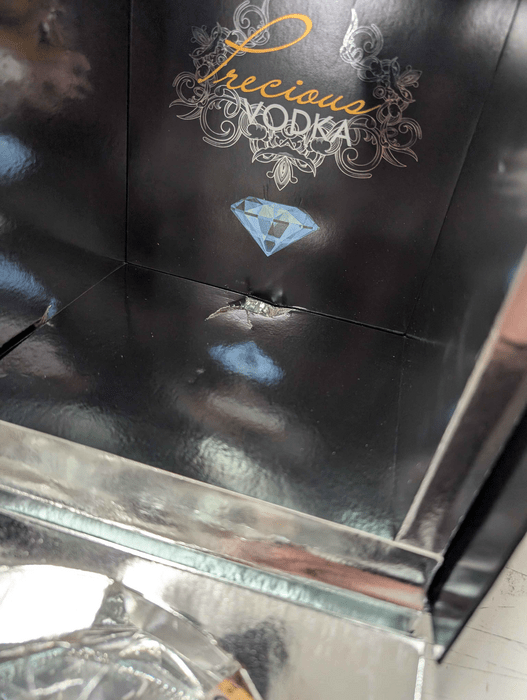 Jewel Lines Precious Vodka - poškodený obal