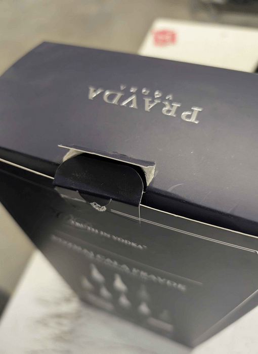 Pravda Vodka with 2 glasses - damaged packaging