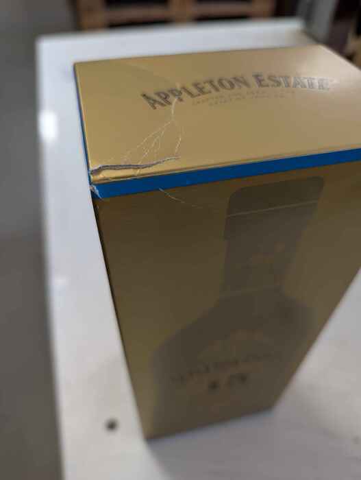 Appleton Estate 15 ročný Black River Casks - poškodený