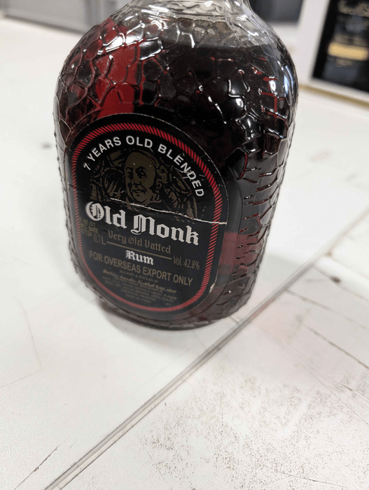 Old Monk 7 ročný - poškodený
