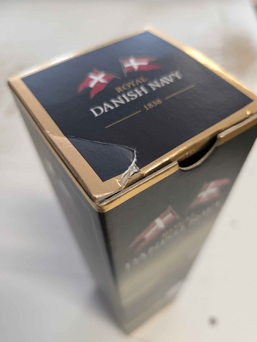 A.H. Riise Royal Danish Navy - poškozený obal