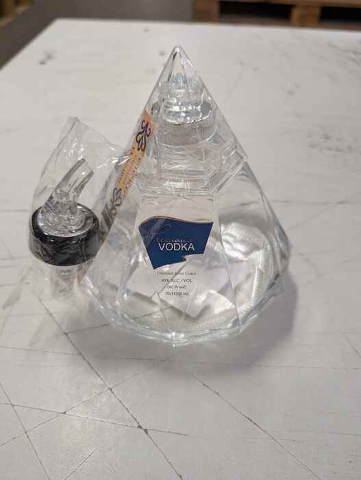 Jewel Lines Precious Vodka - poškodený obal