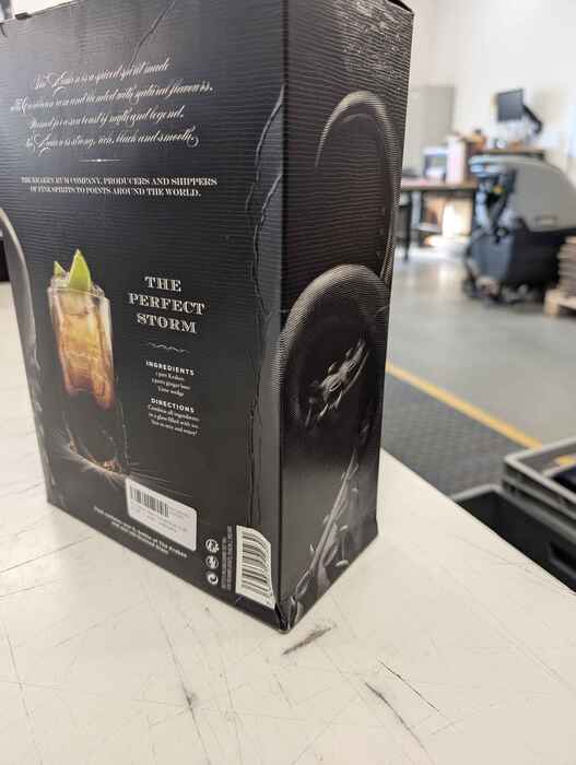Kraken Black Spiced Rum with Glass - damaged packaging