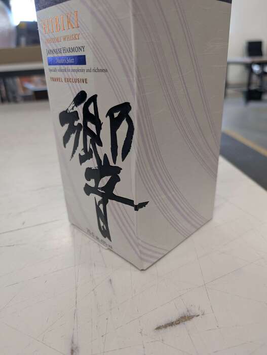 Suntory Hibiki Japanese Harmony Master's Select - damaged