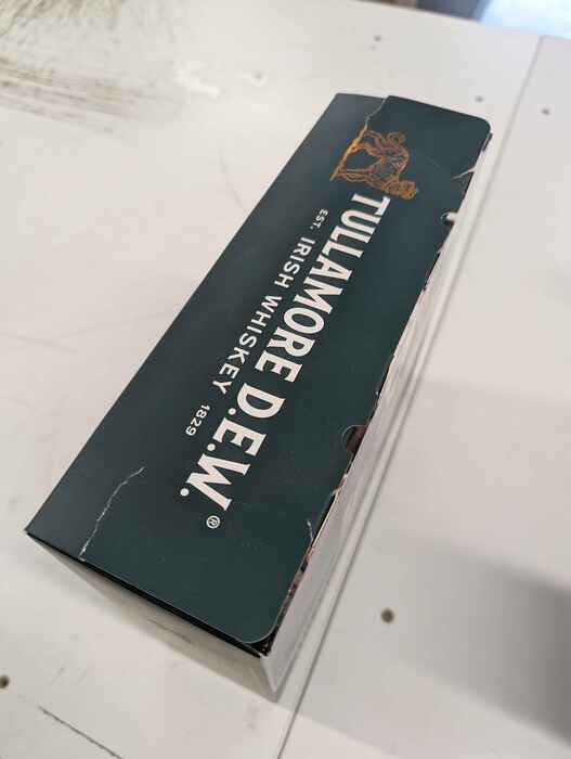 Tullamore Dew + 1 pohár - poškodený