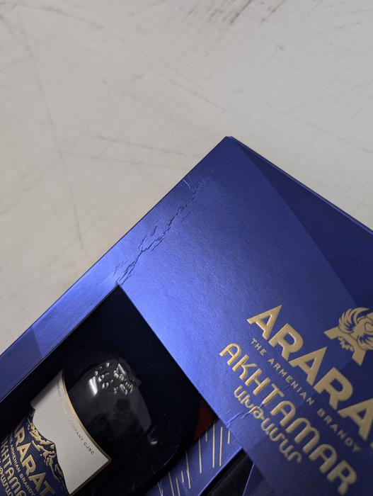 Ararat Akhtamar 10 letá + 2 sklenice - poškozený obal
