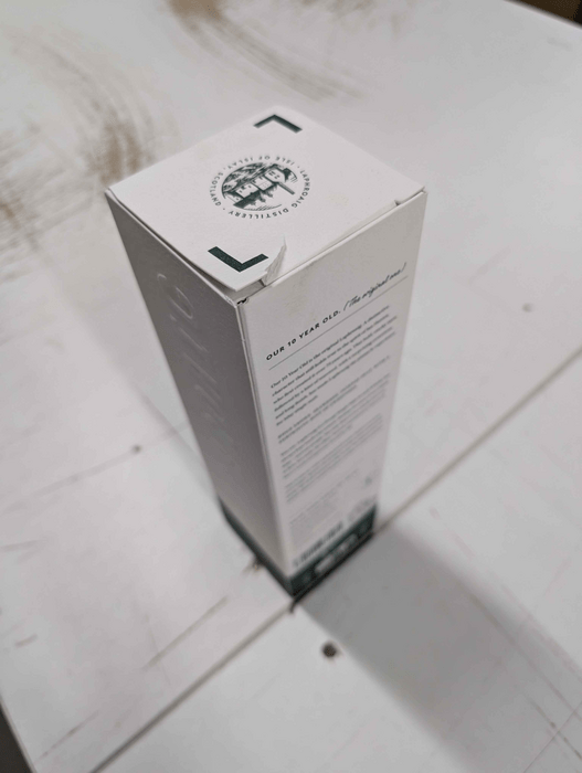 Laphroaig 10 years old - damaged box