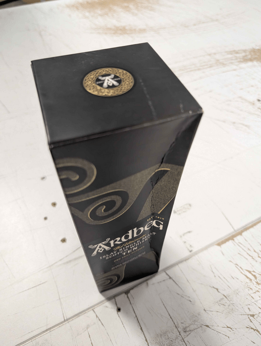 Ardbeg 10 letá - poškozený obal