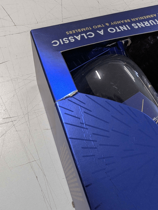 Ararat Akhtamar 10 letá + 2 sklenice - poškozený obal