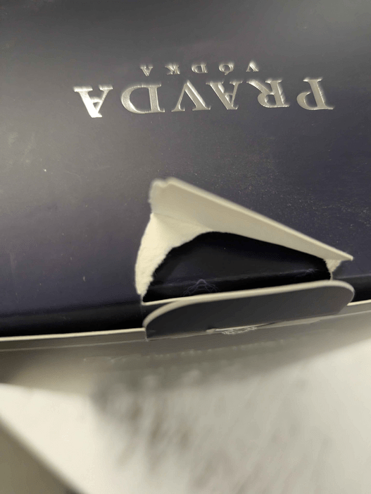 Pravda Vodka with 2 glasses - damaged packaging