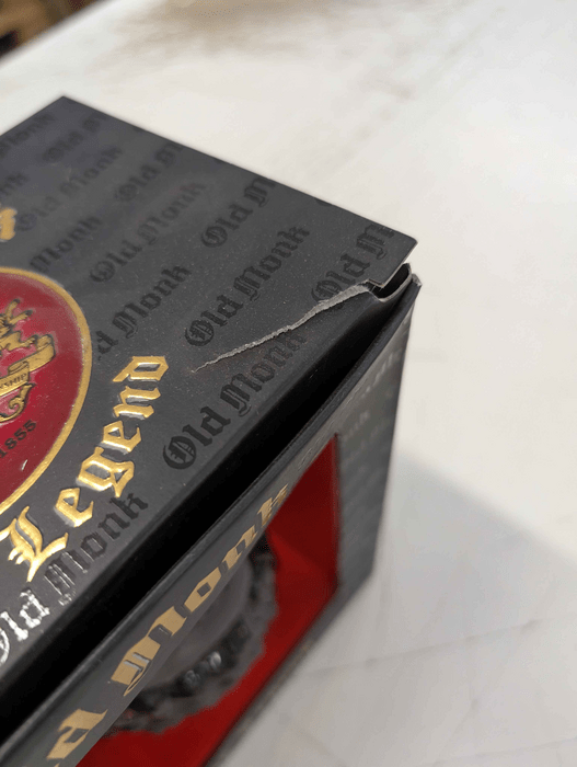 Old Monk The Legend 1l - poškodený obal